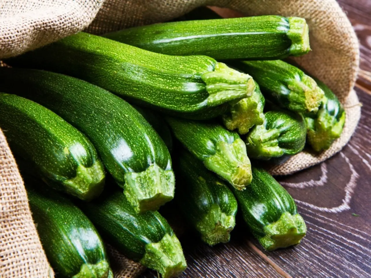 Come ottenere zucchine abbondanti a giugno: il metodo biologico del mese Come ottenere zucchine abbondanti a giugno: il metodo biologico del mese